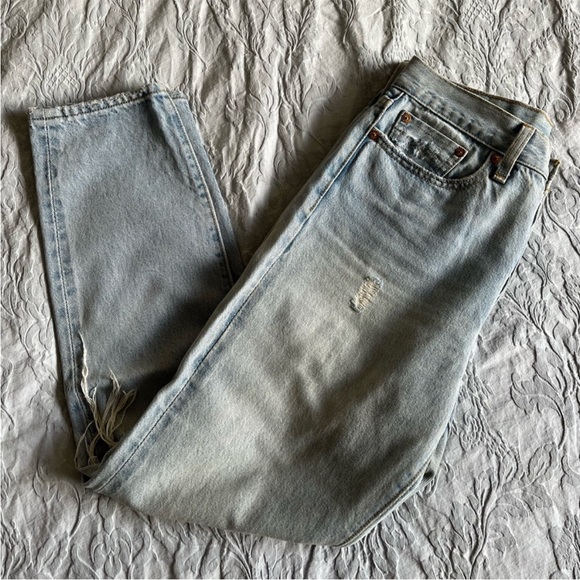 Levi’s Light Wash Distressed Ankle Jeans - Picture 5 of 9